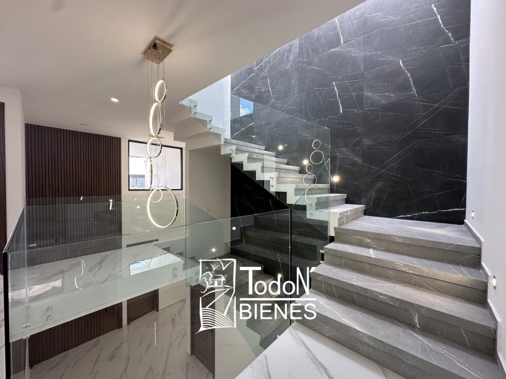 CASA VENTA PARQUE VIENA Lomas de Angelópolis 2 PUEBLA