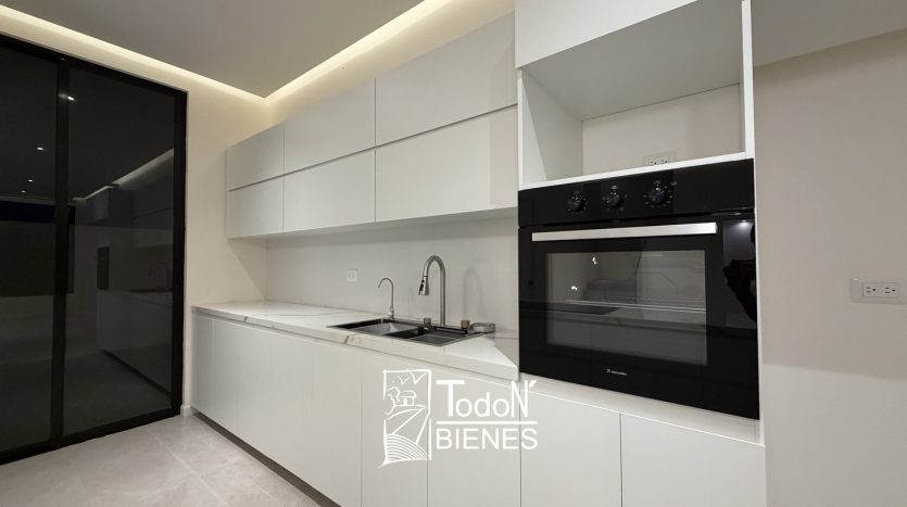 CASA VENTA MALTA Lomas de Angelópolis H23