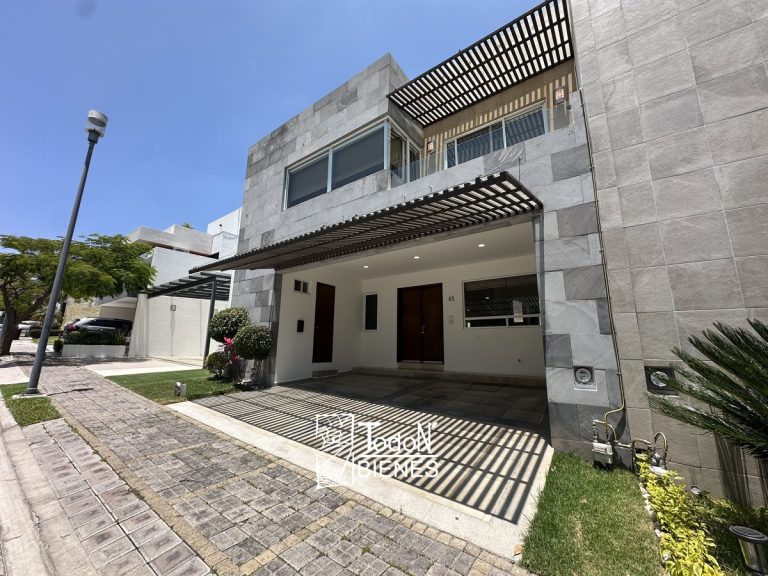 Venta casa castellana Lomas de Angelópolis Puebla