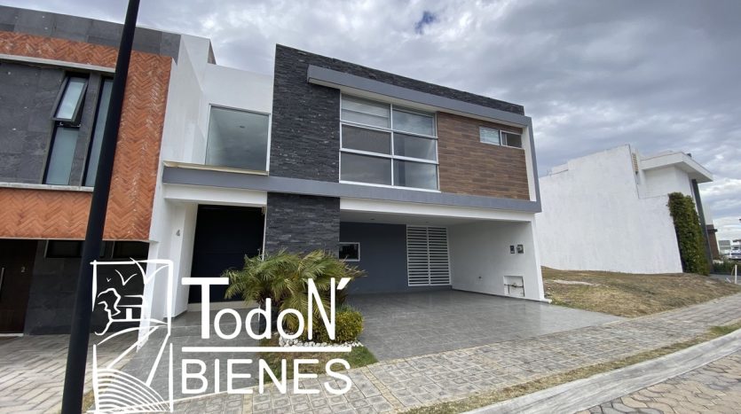 Renta casa Lomas de Angelópolis parque lisboa Puebla