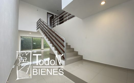 Renta casa Lomas de Angelópolis parque lisboa Puebla