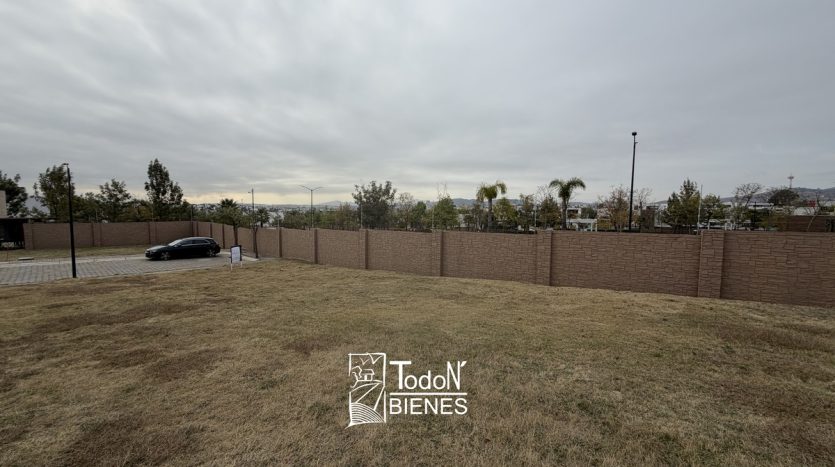 Venta terreno parque praga Lomas de Angelópolis Puebla