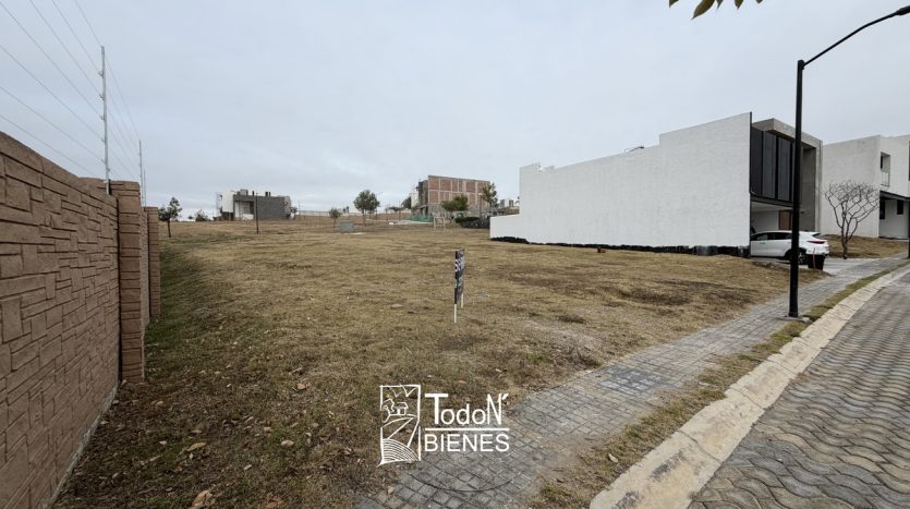 Venta terreno parque praga Lomas de Angelópolis Puebla