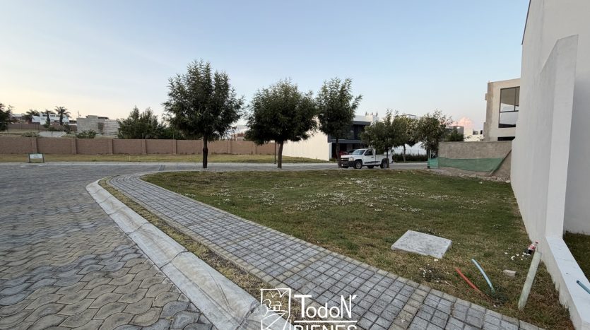 Lote en venta parque sofia Lomas de Angelópolis 2