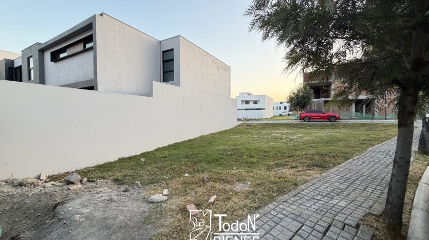 Lote en venta parque sofia Lomas de Angelópolis 2