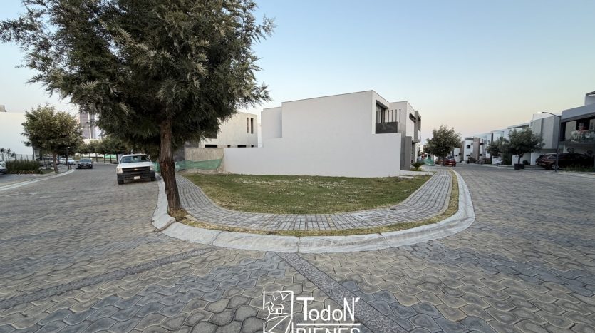 Lote en venta parque sofia Lomas de Angelópolis 2