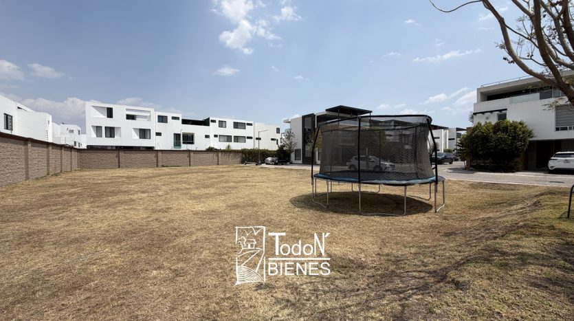 Venta terreno en esquina con area verde Lomas de Angelópolis Parque Sonora Puebla