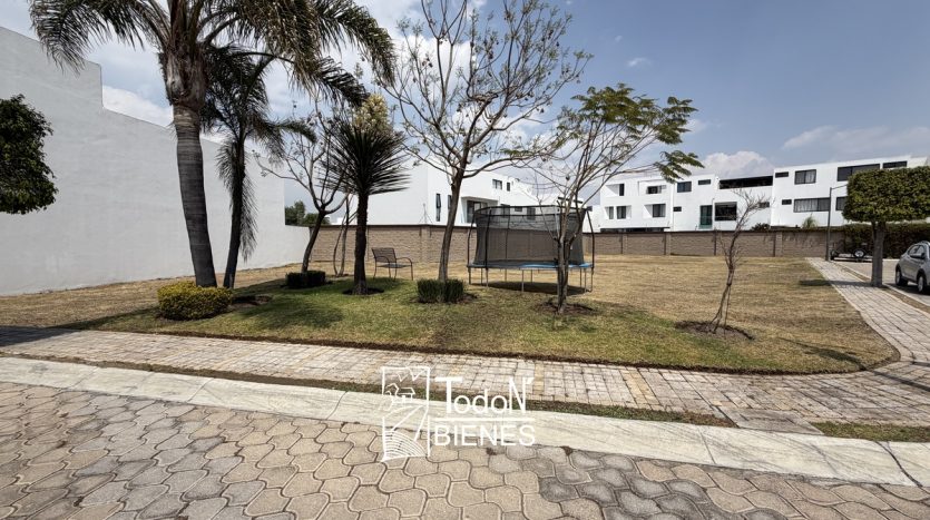 Venta terreno en esquina con area verde Lomas de Angelópolis Parque Sonora Puebla