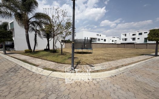 Venta terreno en esquina con area verde Lomas de Angelópolis Parque Sonora Puebla