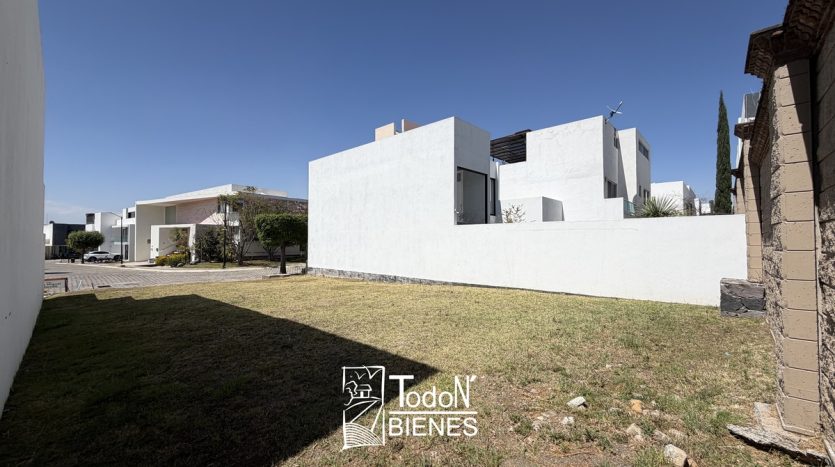 Venta terreno FRENTE AREA VERDELomas de Angelópolis parque guanajuato PUEBLA