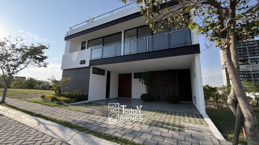 VENTA CASA PARQUE ADARA Lomas de Angelópolis Cascatta PUEBLA